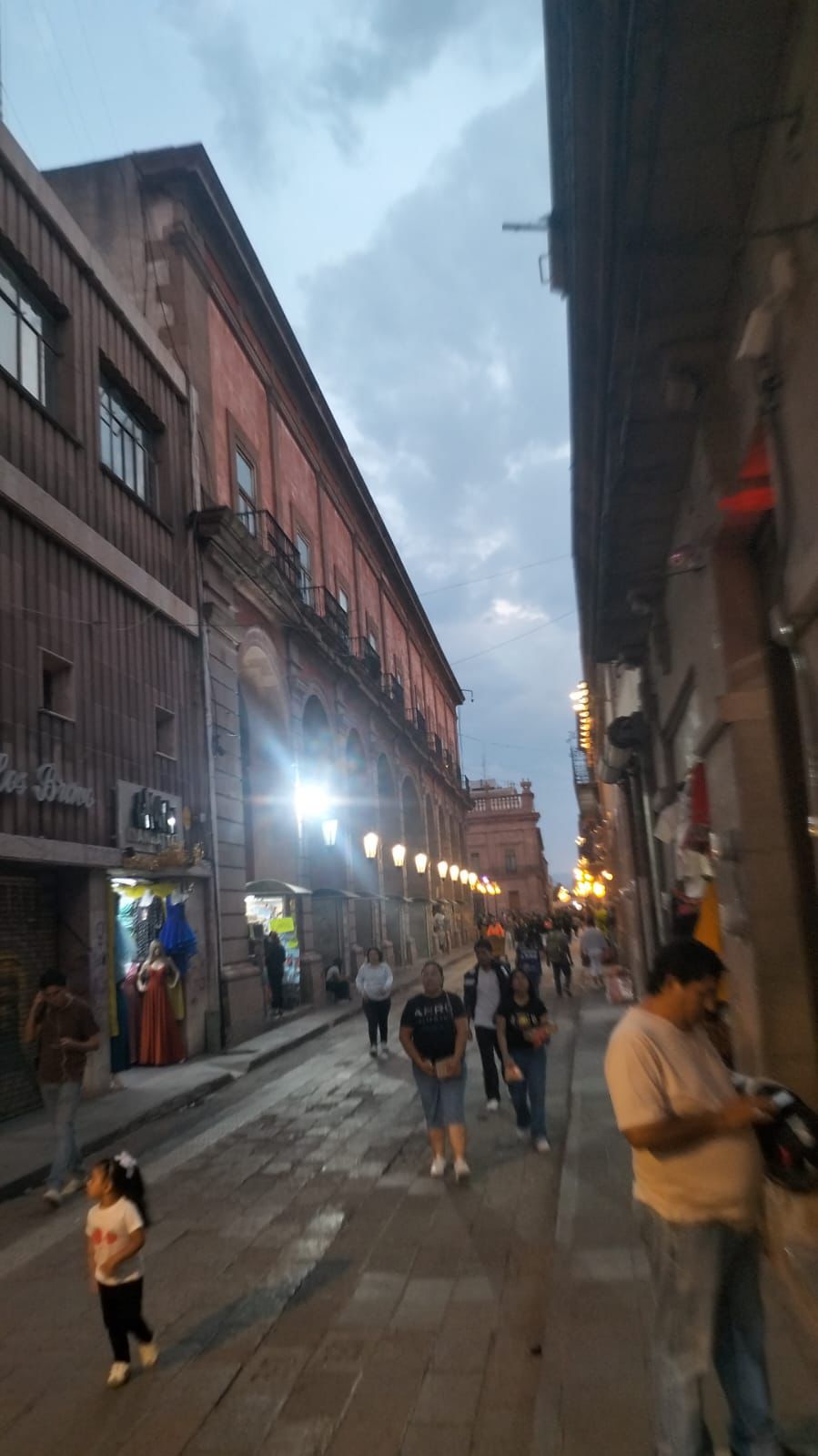Rehabilitan alumbrado público en Centro Histórico de SLP