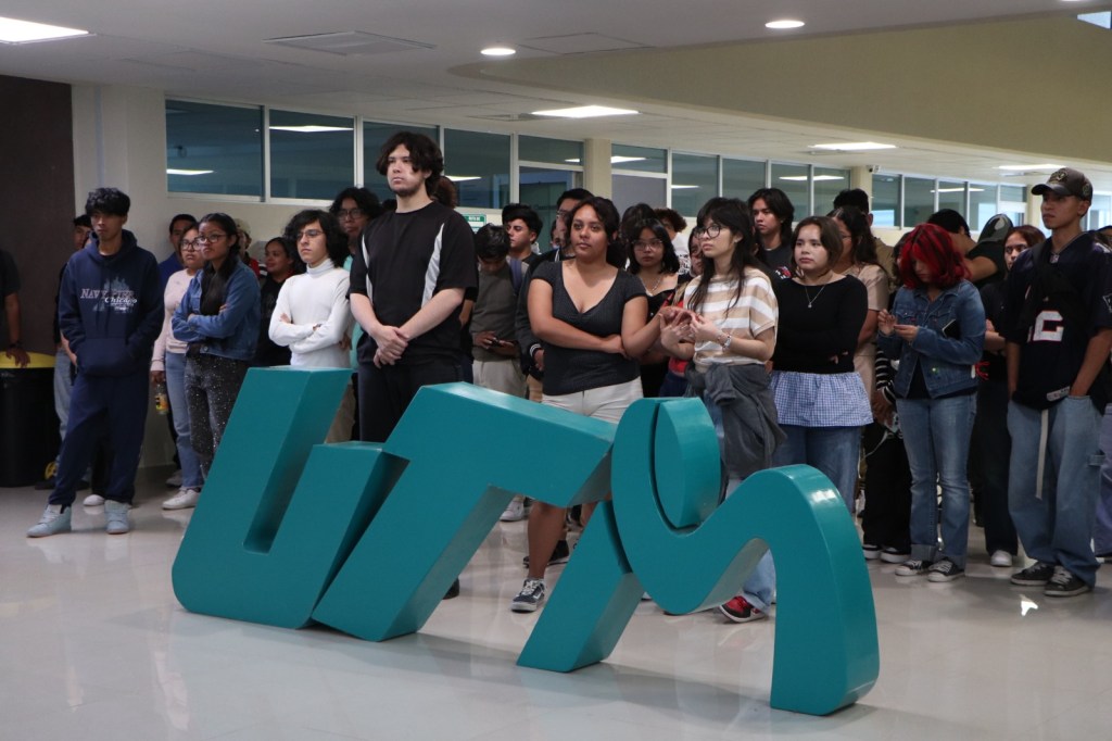 UNIVERSIDAD METROPOLITANA A LA VANGUARDIA CON EQUIPO TECNOLÓGICO