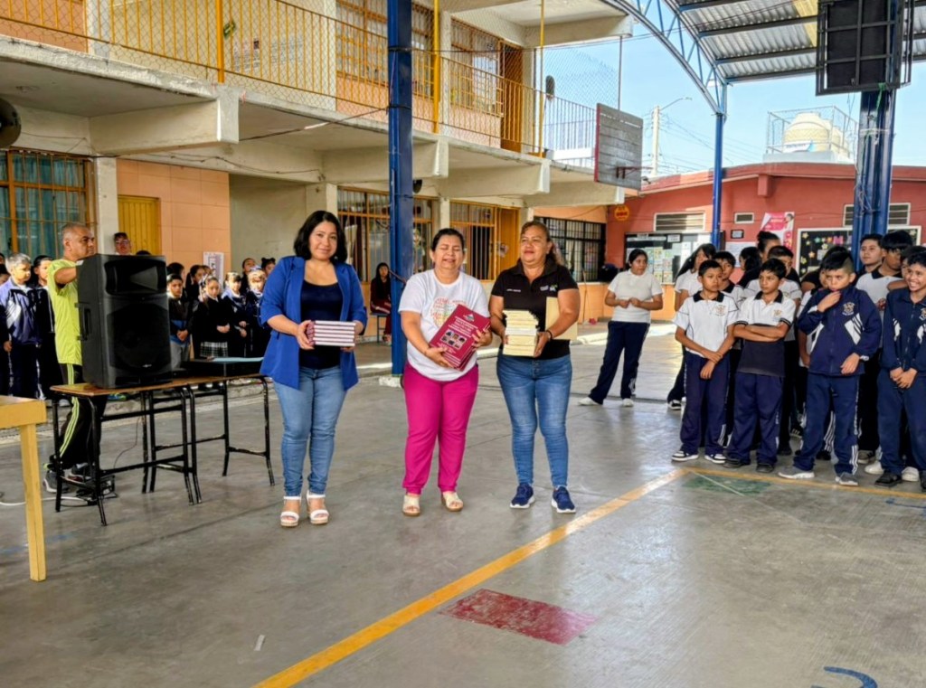 SOLEDAD DE G. S. FORTALECE LA EDUCACIÓN DE LA NIÑEZ CON DONACIÓN DE LIBROS Y ENCICLOPEDIAS A ESCUELAS
