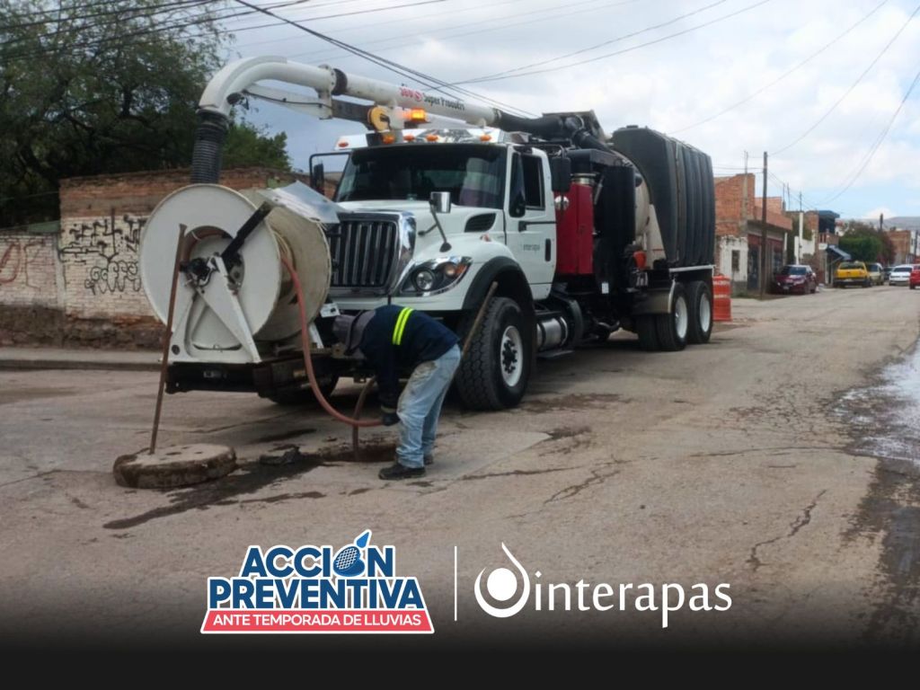 Interapas continúa con jornadas de limpieza preventiva de drenajes en la zona&nbsp;sur