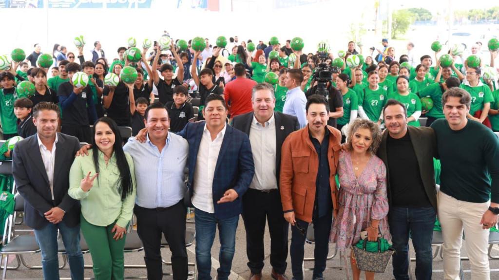 RICARDO GALLARDO PRESENTA LA GRAN FIESTA FUTBOLERA DEL MUNDIAL EN SAN&nbsp;LUIS