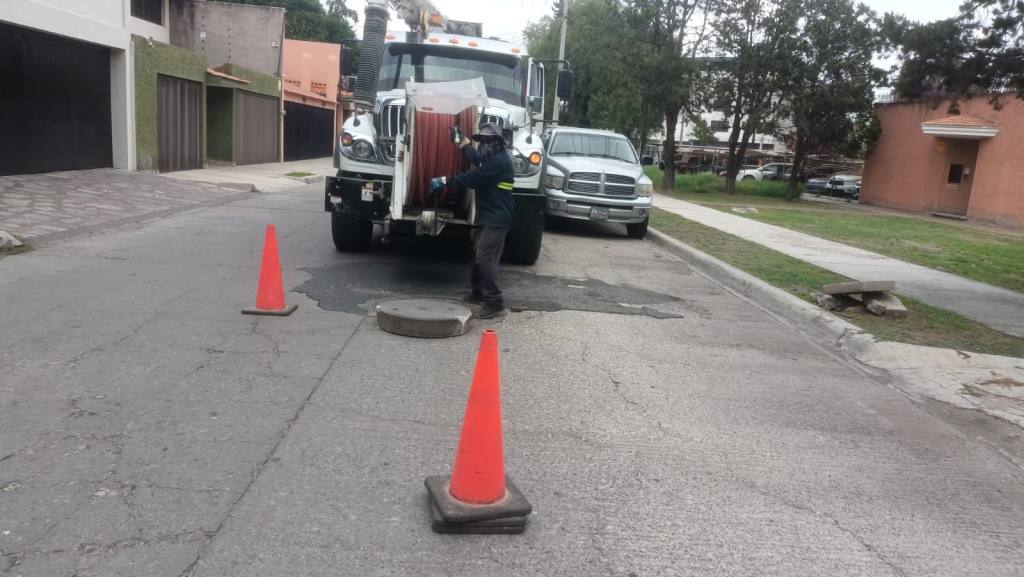 Interapas refuerza trabajos de limpieza en drenajes ante la temporada de lluvias