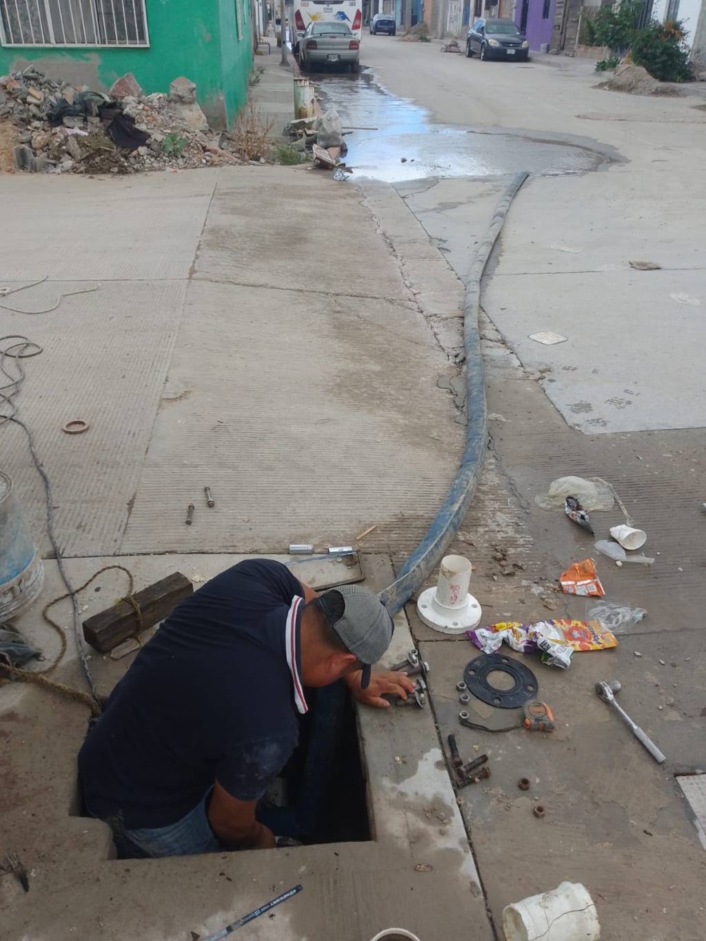 Interapas atiende fuga de agua y normaliza el servicio en la colonia Terremoto