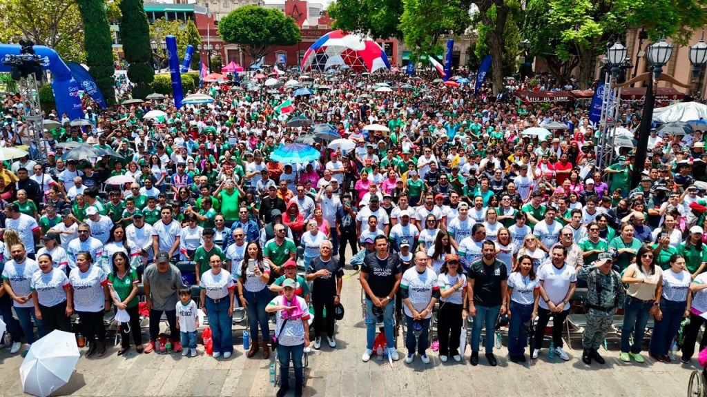 Más de 10 mil asistentes abarrotan el Centro Histórico en el triunfo de&nbsp;México