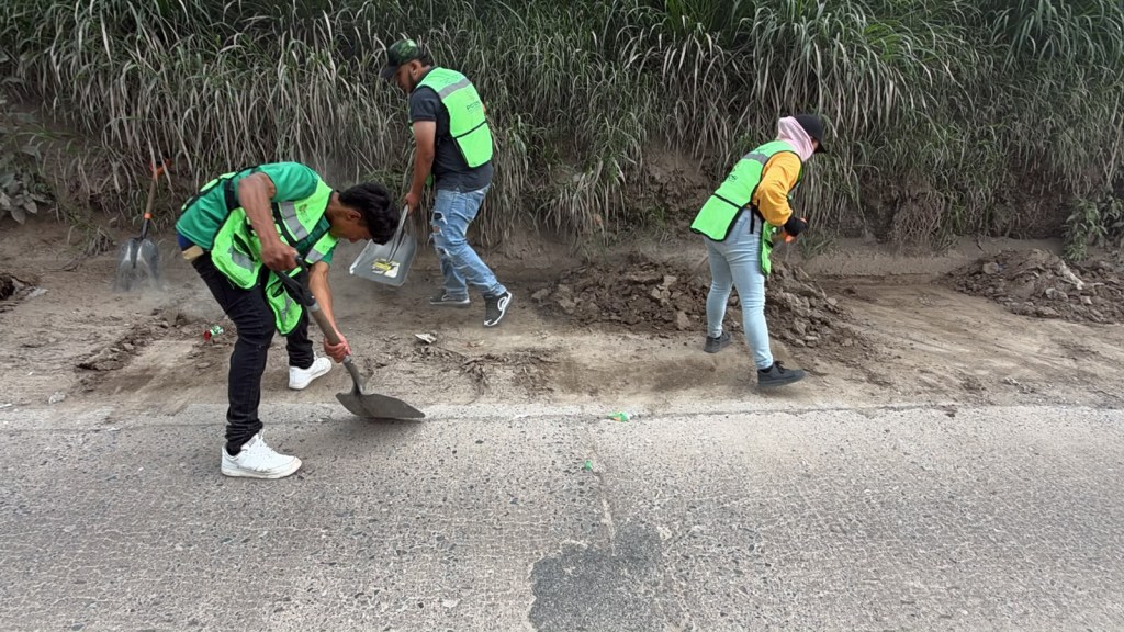 GOBIERNO ESTATAL REALIZA LIMPIEZA EN BULEVAR RÍO ESPAÑITA TRAS LLUVIAS