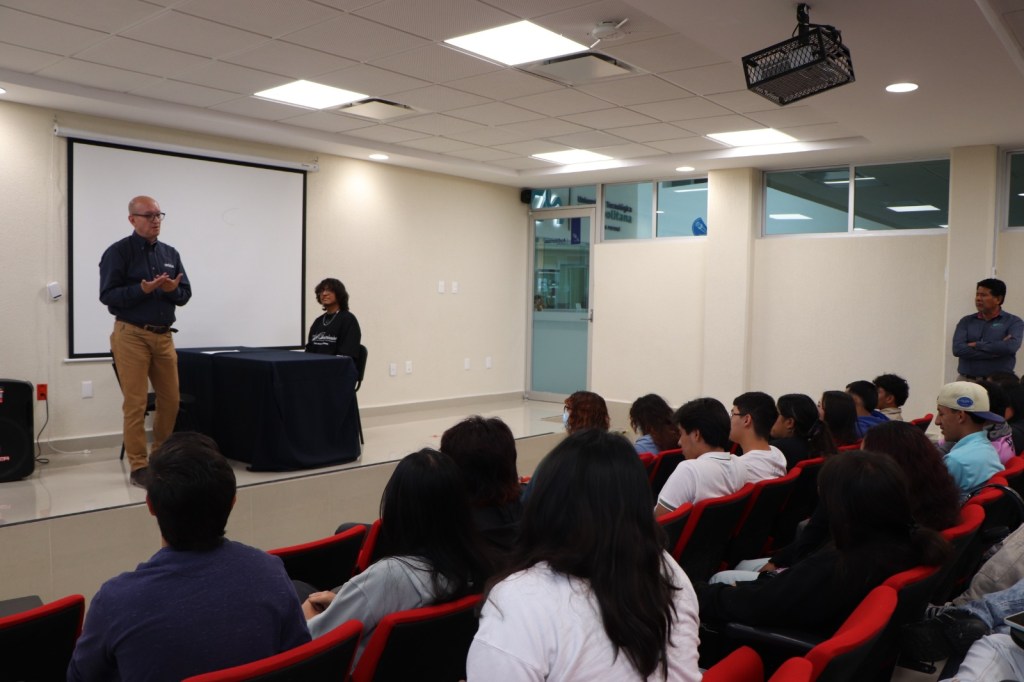 UNIVERSIDAD TECNOLÓGICA METROPOLITANA IMPULSA VINCULACIÓN EDUCATIVA Y FORMACIÓN LABORAL