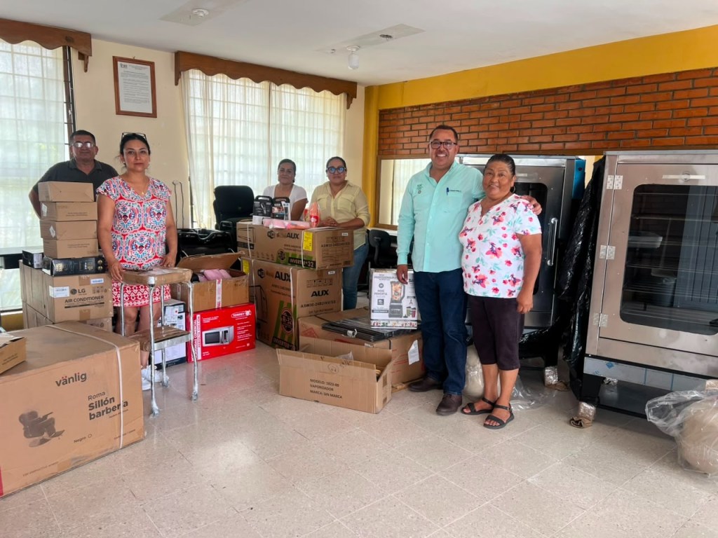 GOBIERNO ESTATAL FORTALECE LA CAPACITACIÓN LABORAL CON ENTREGA DE EQUIPAMIENTO