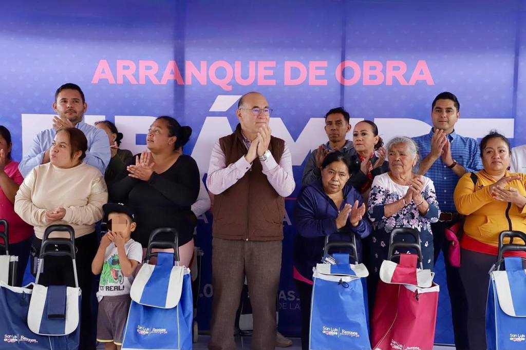 Enrique Galindo atiende demanda de más de 20 años, rehabilitación de calle en imperio&nbsp;azteca
