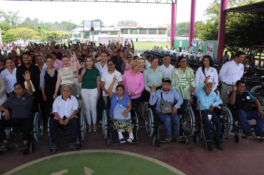 GOBIERNO ESTATAL ENTREGA APOYOS A PERSONAS CON DISCAPACIDAD