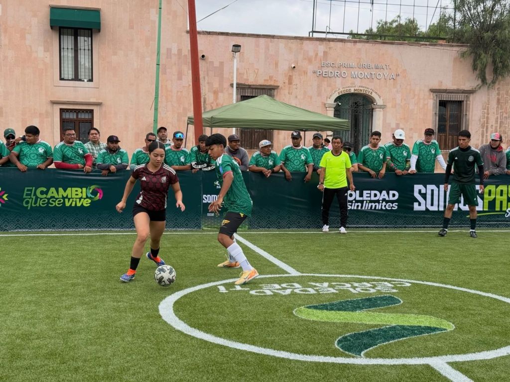 MÁS DE 100 EQUIPOS JUVENILES SE ENFRENTAN EN EL TORNEO 4X4 EN LA MINI CANCHA DE LA FIESTA FUTBOLERA