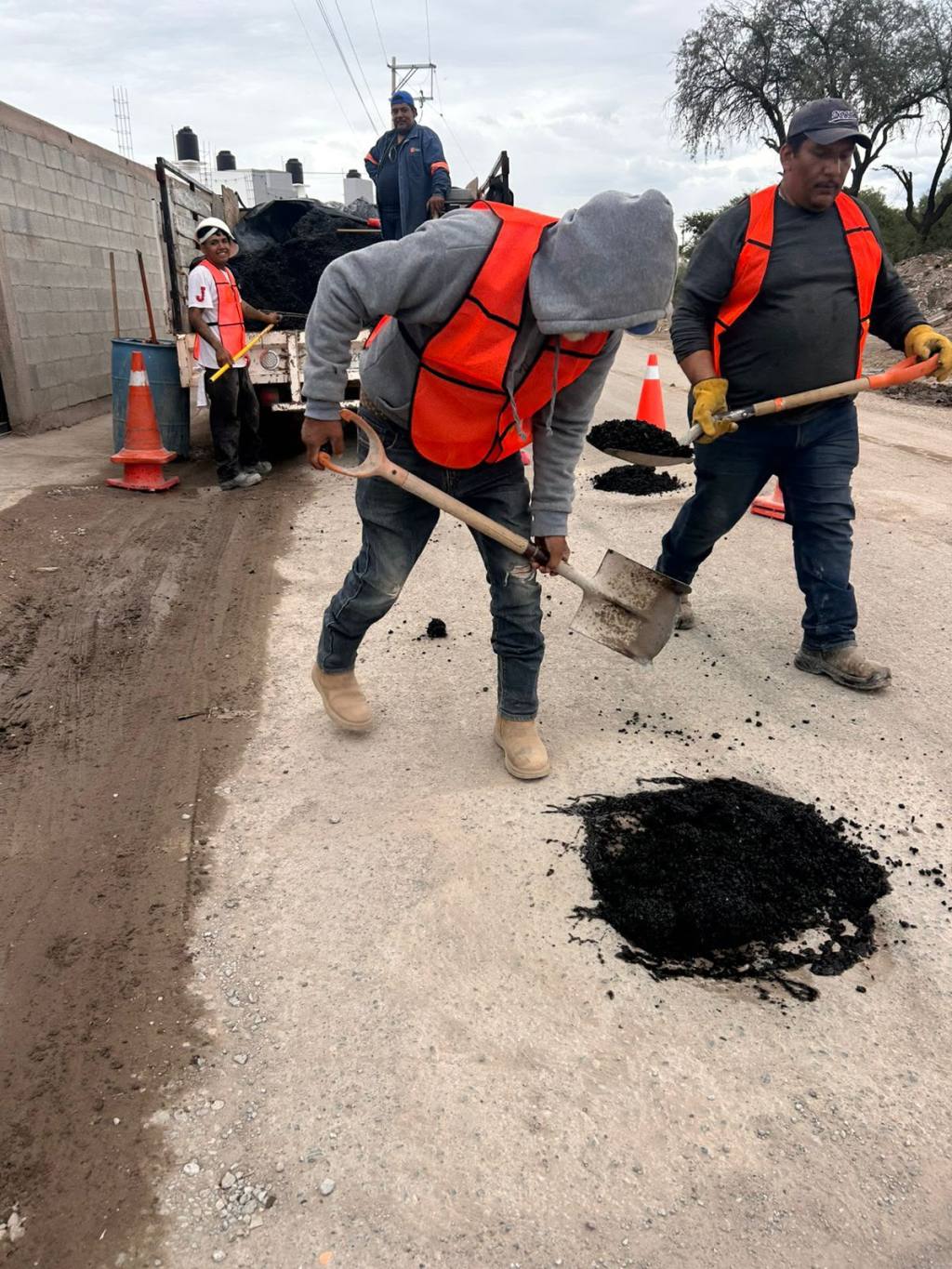 Atiende Gobierno de la Capital reportes de baches en Los Vergeles y Tercera Chica