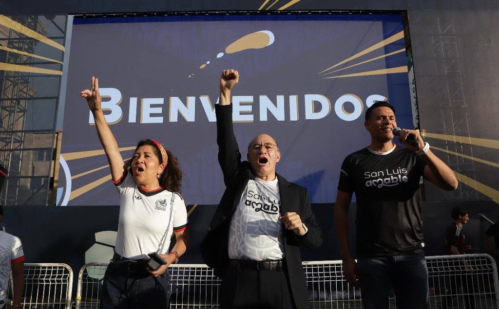Más de 10 mil personas abarrotan Plaza del Carmen en triunfo de&nbsp;México