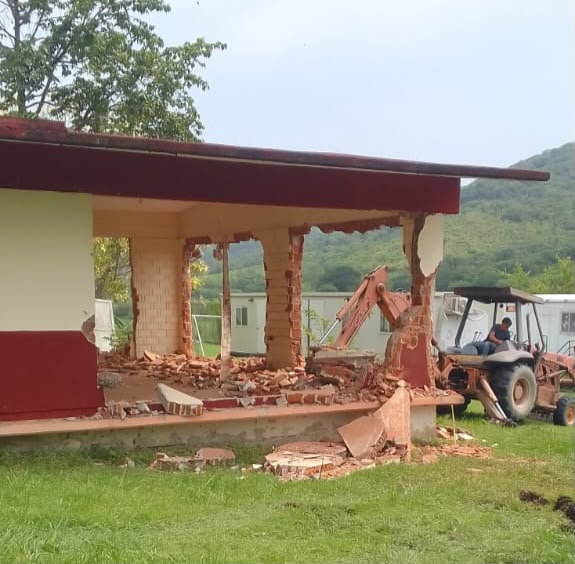 GOBIERNO ESTATAL AVANZA EN LA REHABILITACIÓN DE LA ESCUELA “BENITO JUÁREZ” EN&nbsp;AQUISMÓN
