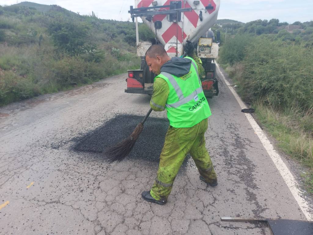 GOBIERNO ESTATAL MEJORA CAMINO HACIA ARMADILLO DE LOS&nbsp;INFANTE