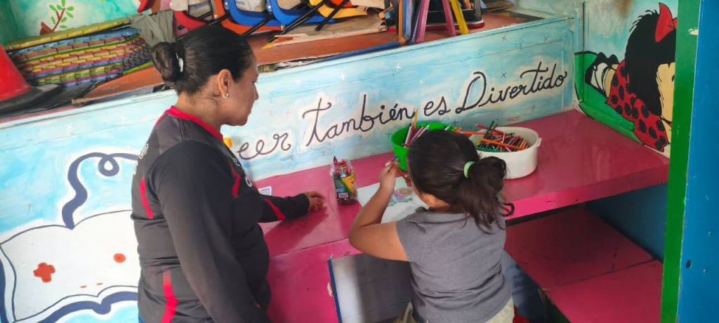 Gobierno de la Capital acerca la lectura a niñas, niños y familias de la colonia&nbsp;Cumbres