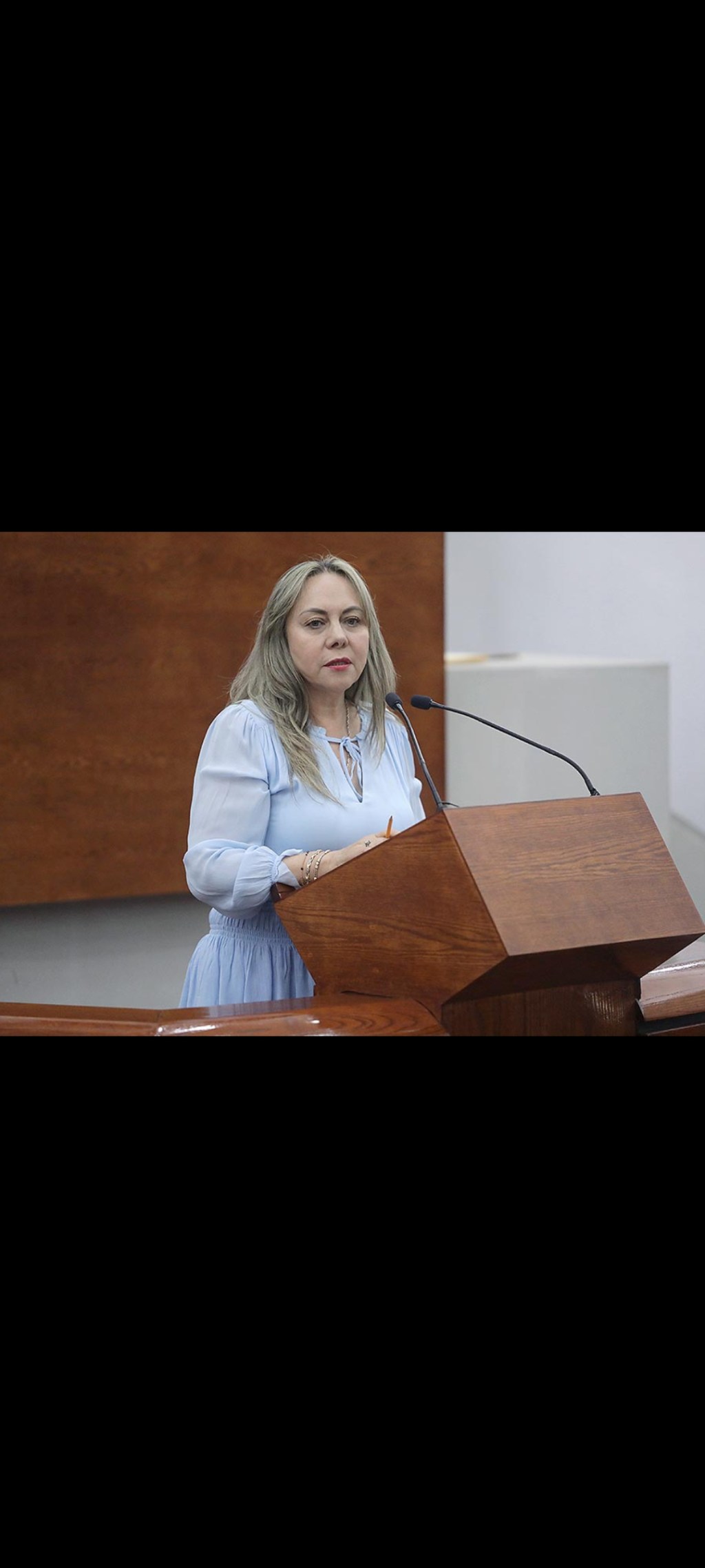 DIRECTIVA Y JUCOPO ESCUCHARON PLANTEAMIENTOS DE PERSONAS QUE SE MANIFESTARON EN EL RECINTO LEGISLATIVO