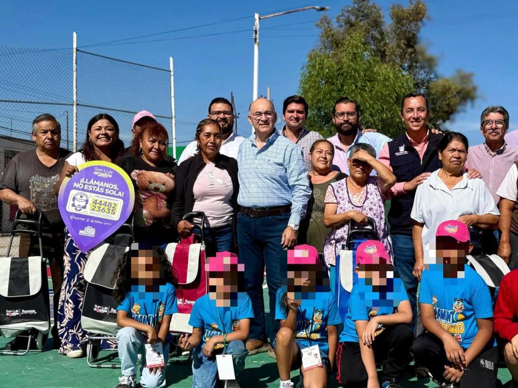 Enrique Galindo rehabilita canchas deportivas en Las Julias