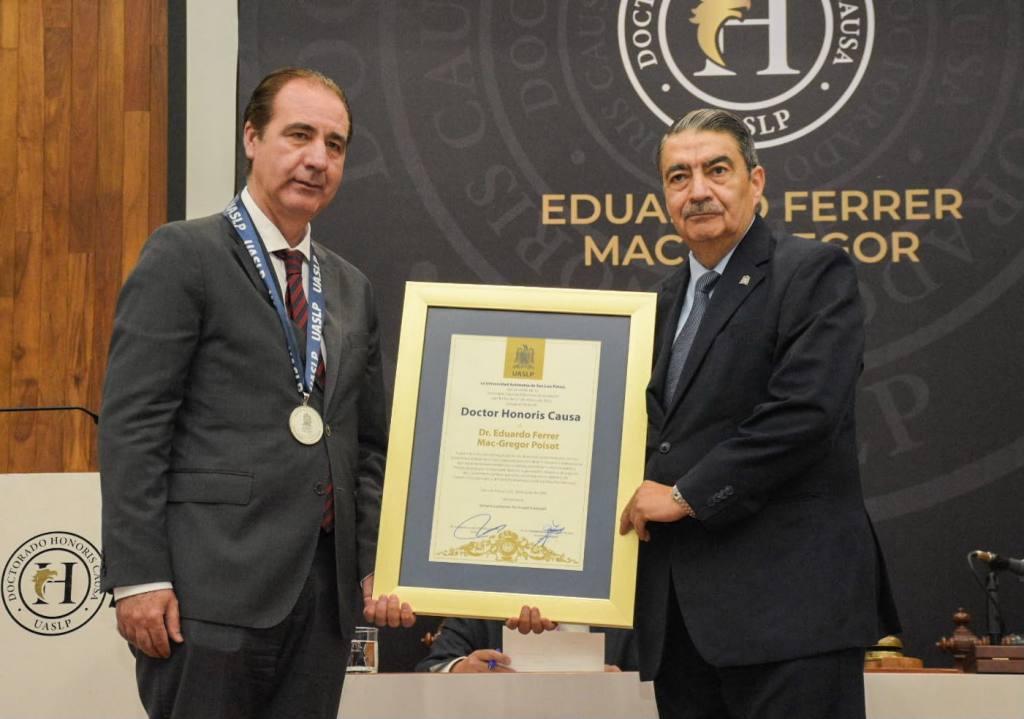 La UASLP reconoce en Eduardo Ferrer Mac-Gregor una trayectoria que encarna los valores de la&nbsp;Universidad