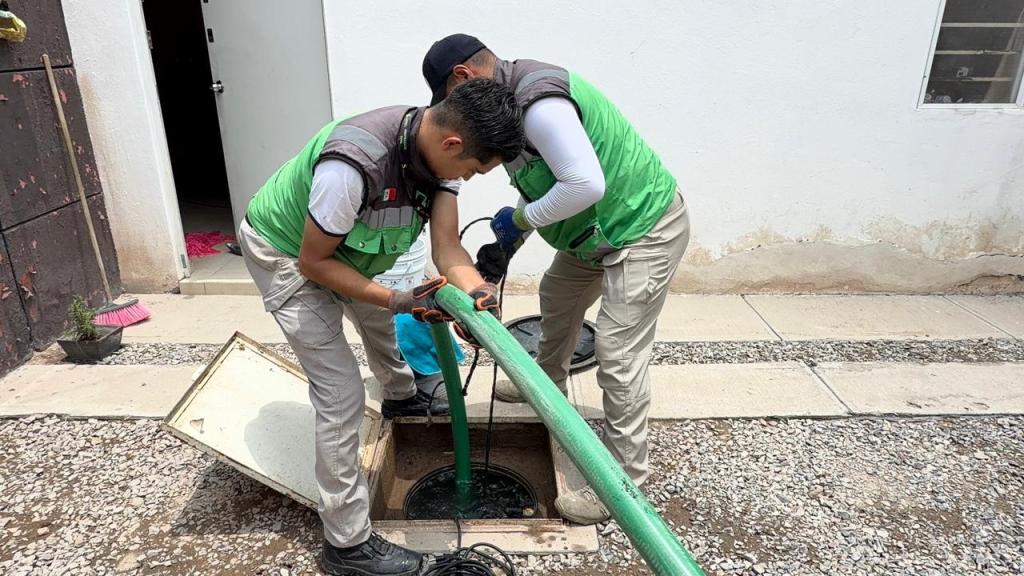 TRAS LAS LLUVIAS, MUNICIPIO DE SOLEDAD APOYA A FAMILIAS CON ACCIONES DE LIMPIEZA Y DESINFECCIÓN