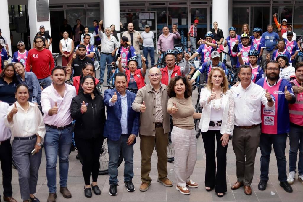 Enrique Galindo entrega bicicletas a personal operativo como estímulo a su importante&nbsp;labor