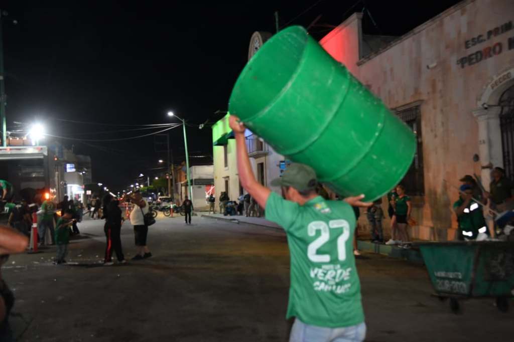 EN SOLEDAD, CUADRILLAS DE LIMPIEZA HAN RECOLECTADO MÁS DE 10 TONELADAS DE RESIDUOS POR LA FIESTA FUTBOLERA
