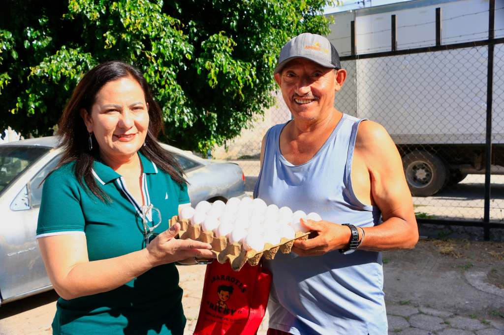 APOYO ALIMENTARIO LLEGA CASA POR CASA A FAMILIAS DE LA LIBERTAD