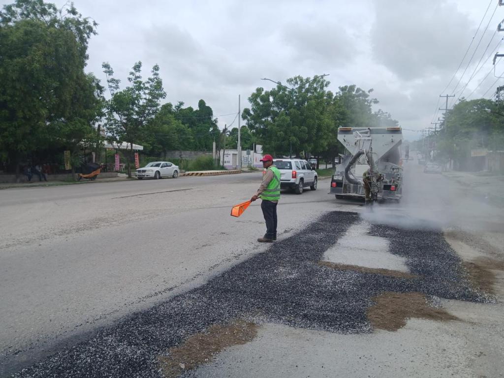 GOBIERNO DEL ESTADO ACELERA CONSERVACIÓN DE CAMINOS EN CIUDAD VALLES