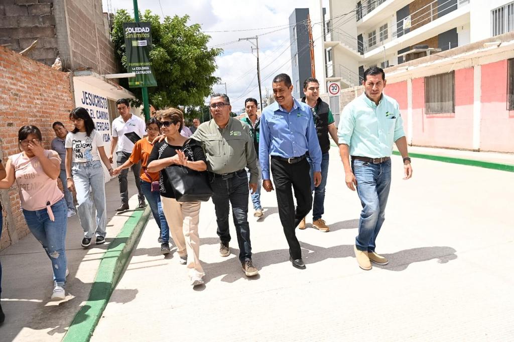 ALCALDE JUAN MANUEL NAVARRO INAUGURA PAVIMENTACIÓN CON CONCRETO HIDRÁULICO DE CALLES ACACIAS Y RÍO MEZQUITE