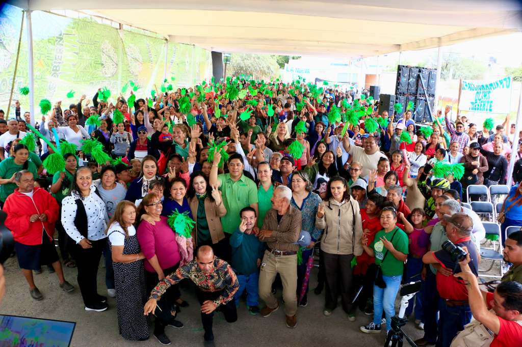 RICARDO GALLARDO Y PATY ARADILLAS CONTINÚAN LA MEJORA DE VIALIDADES EN VILLA DE POZOS