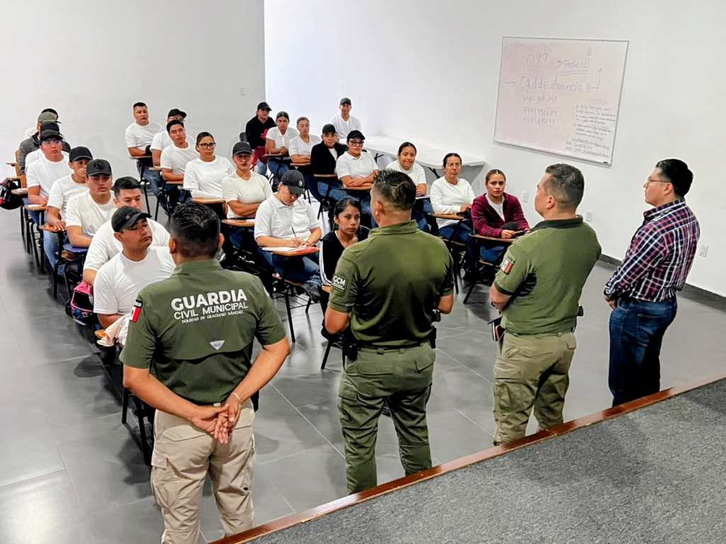 GUARDIA CIVIL MUNICIPAL DE SOLEDAD FORTALECE SUS FILAS CON NUEVOS POLICÍAS: JUAN MANUEL NAVARRO
