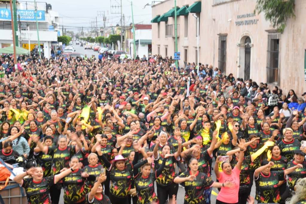 CON ZUMBANDA, FAMILIAS SOLEDENSES Y VISITANTES SE MOVIERON Y DISFRUTARON MÚSICA EN VIVO