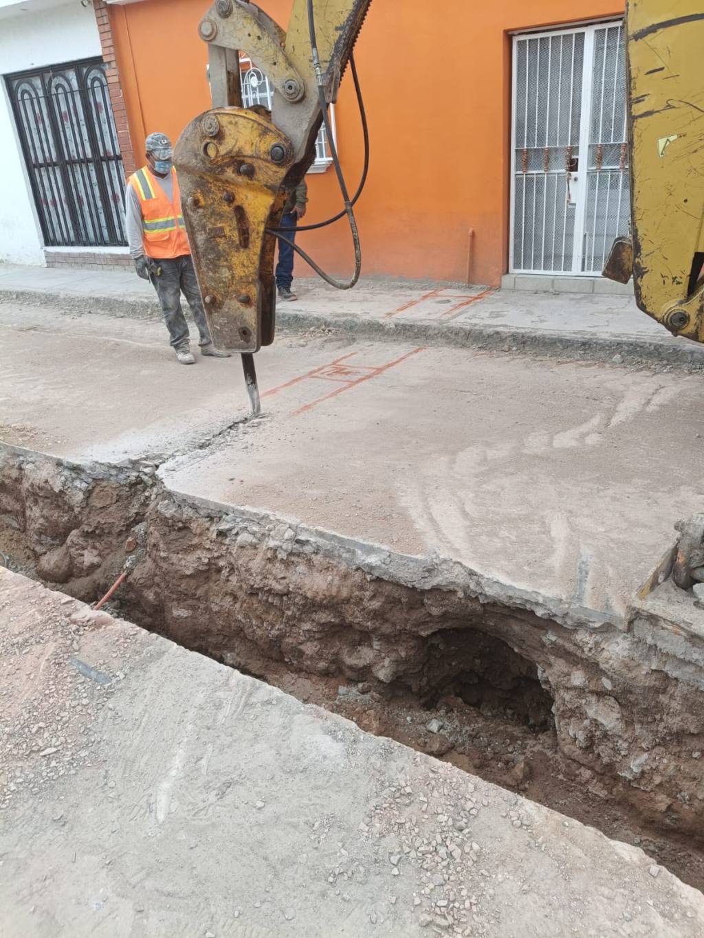 Obra integral de Interapas mejora agua y drenaje en la calle Escandón