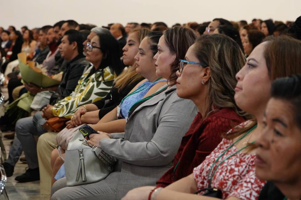 EL GOBERNADOR RICARDO GALLARDO RECONOCE A 297 TRABAJADORES DEL SISTEMA EDUCATIVO DEL SEER
