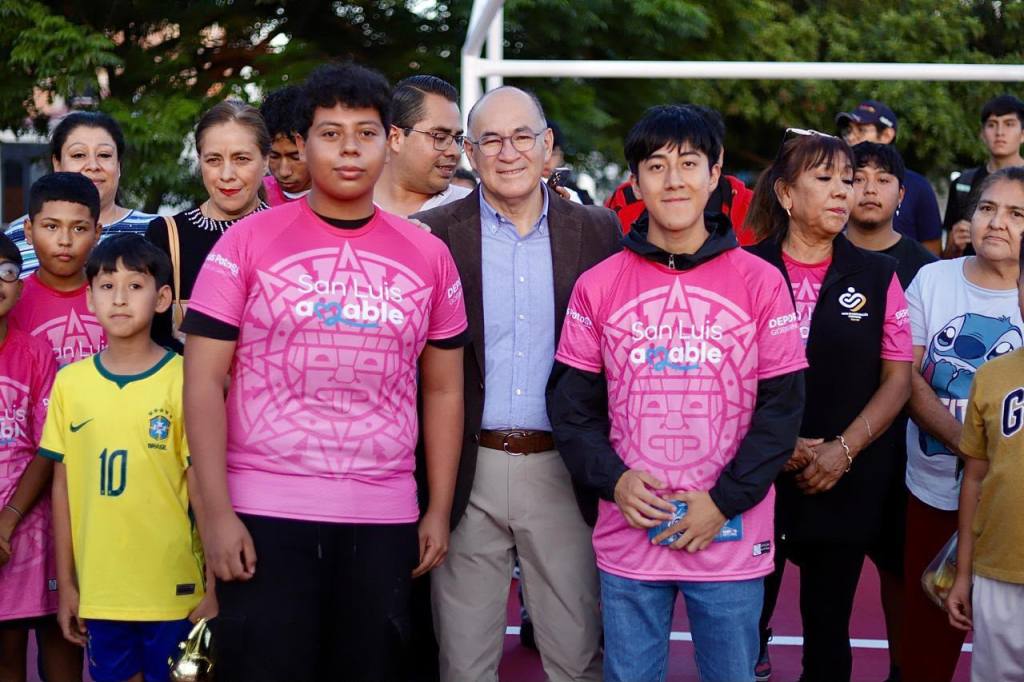Entrega Alcalde Galindo nueva cancha multifuncional y premia a campeones de GolPara