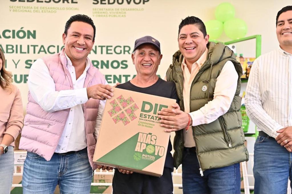 EL GOBERNADOR RICARDO GALLARDO INTENSIFICA EL RITMO DE TRABAJO DURANTE EL VERANO