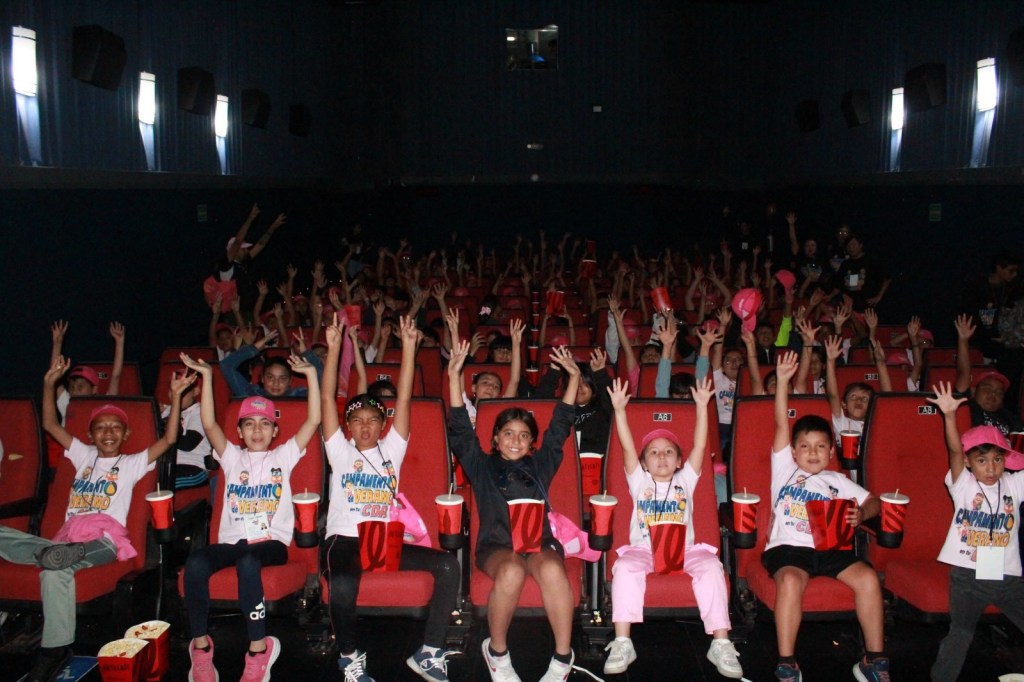 Más de 800 niñas y niños disfrutan jornada de cine, gracias al Gobierno de la Capital