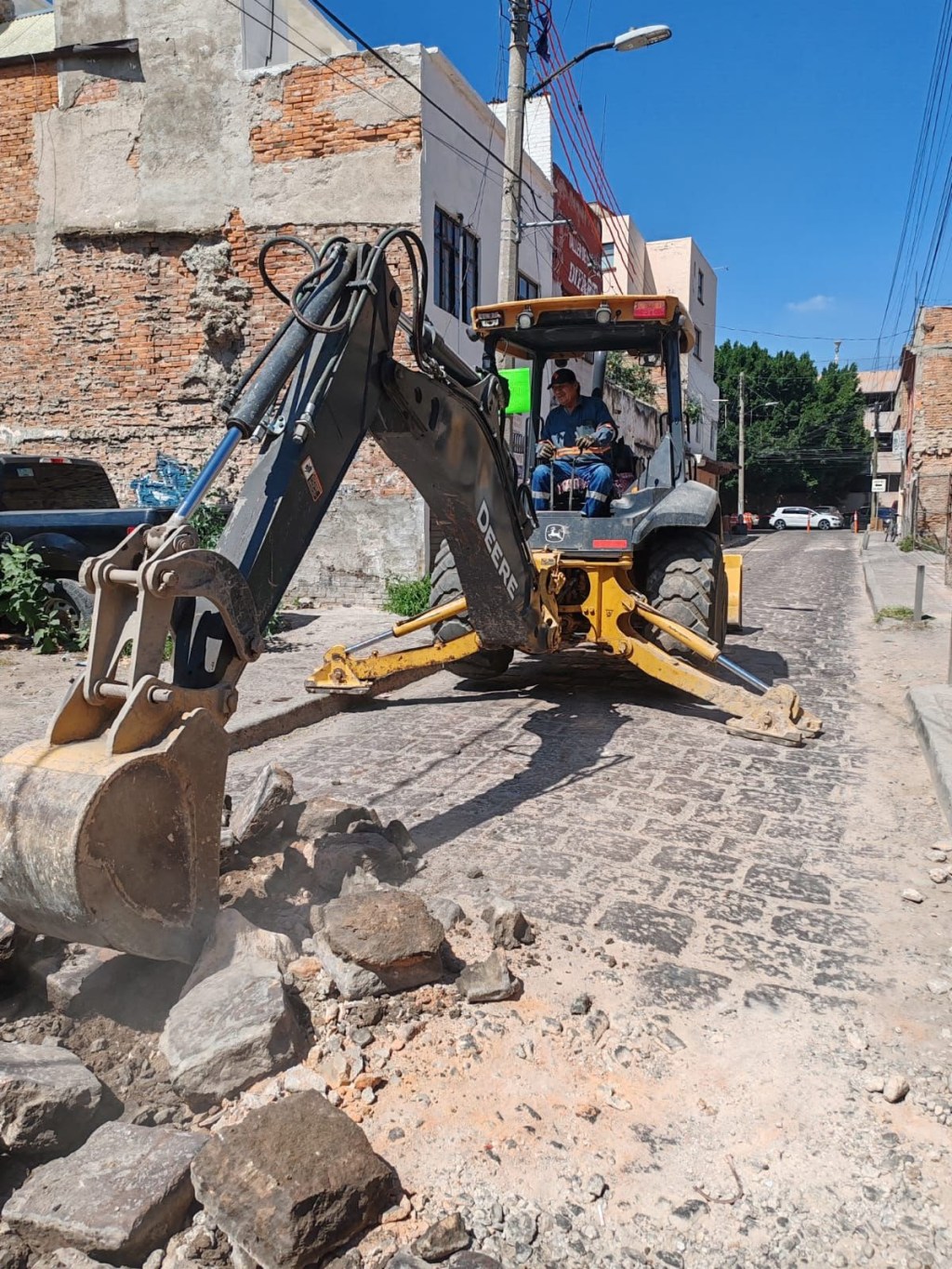 Interapas amplía la renovación del drenaje en la calle Otahegui