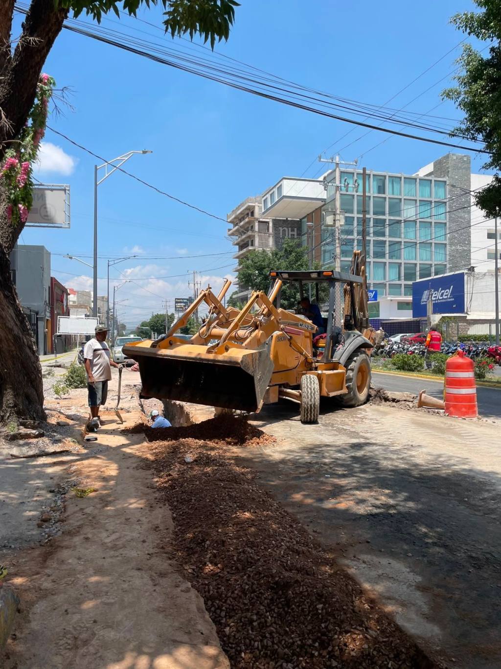 Avanza a buen ritmo obra sanitaria de Interapas en avenida Carranza
