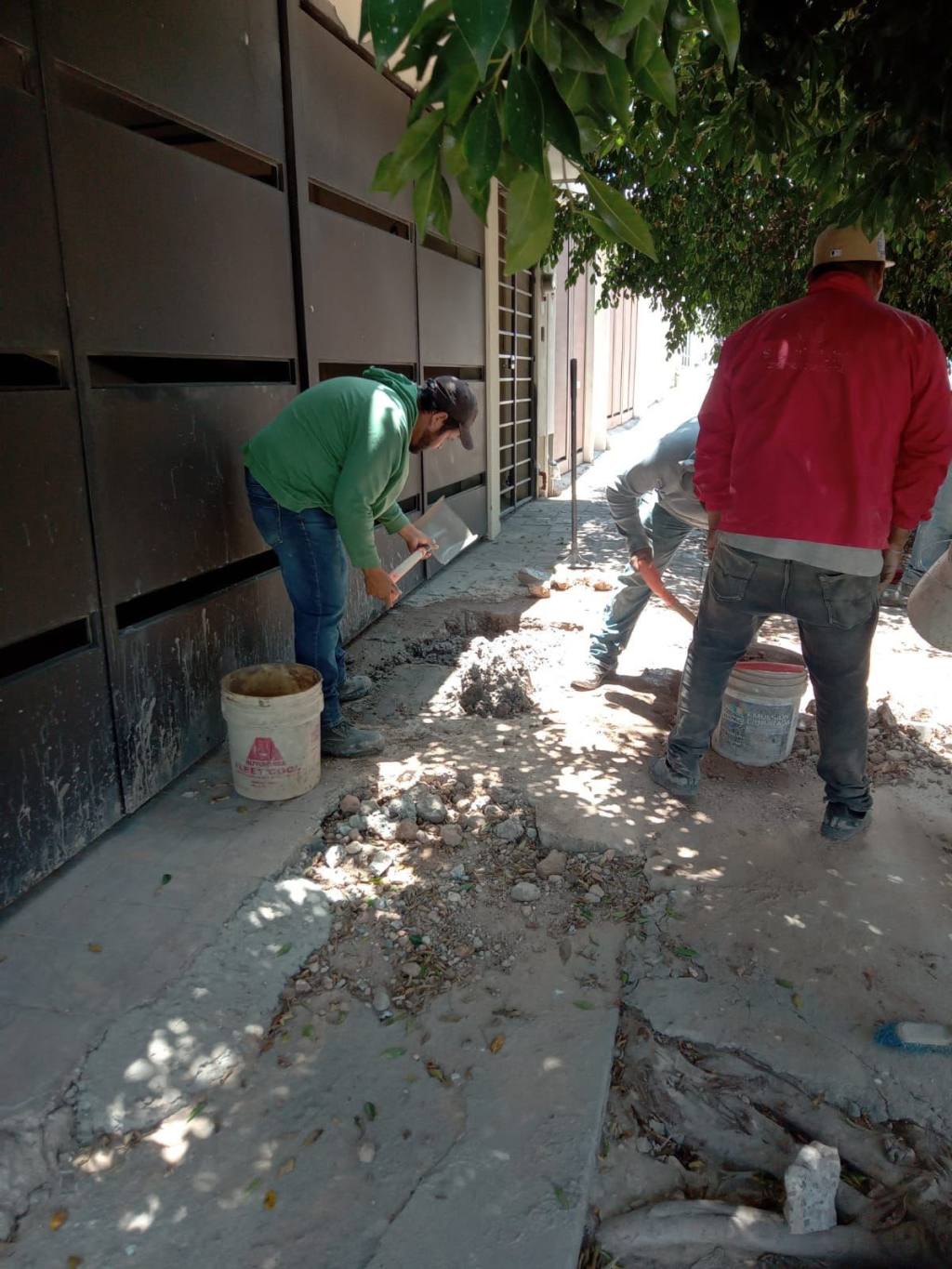 INTERAPAS avanza con bacheo tras reparación de fugas