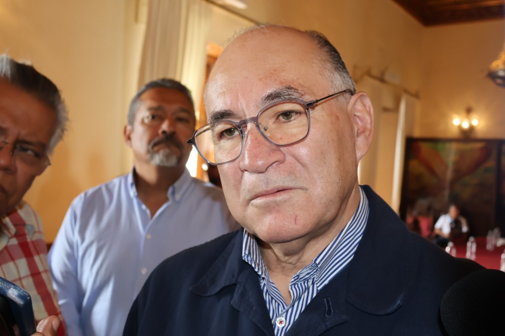 «NO ES LA VOLUNTAD DEL AYUNTAMIENTO CLAUSURAR NI SUSPENDER»: ALCALDE INVITA A REGULARIZAR OBRAS ESTATALES