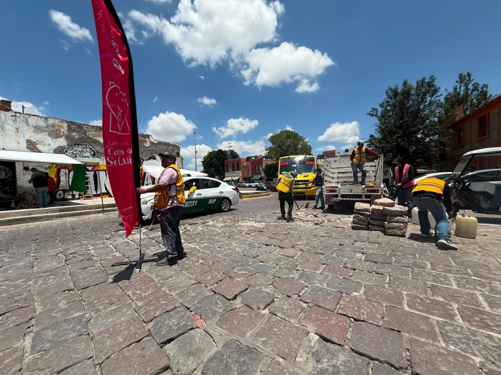 Gobierno de la Capital mantiene bacheo permanente en calles del Centro Histórico