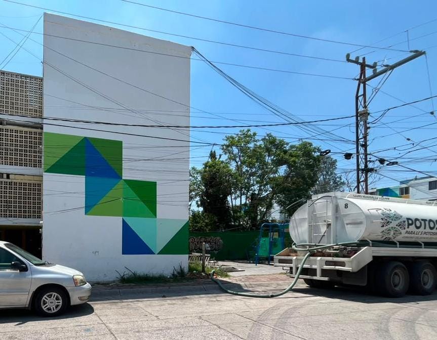 GOBIERNO DE SOLEDAD RESPONDE CON AGUA POTABLE A FAMILIAS DE PAVÓN ANTE DESABASTO