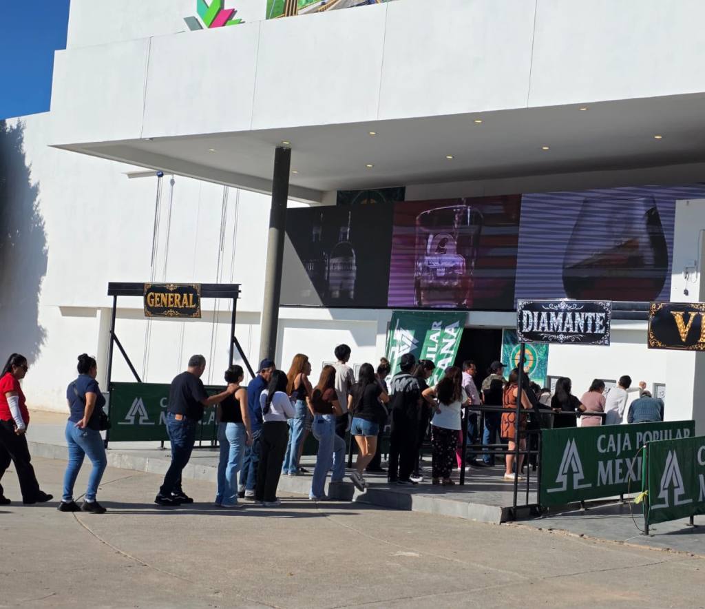 FILAS ABARROTADAS PARA EL PALENQUE DE LA&nbsp;FENAPO