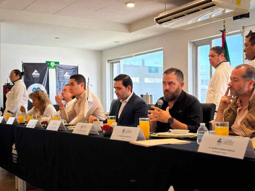 Más acuerdos entre el Gobierno de la Capital con sectores productivos para agilizar trámites