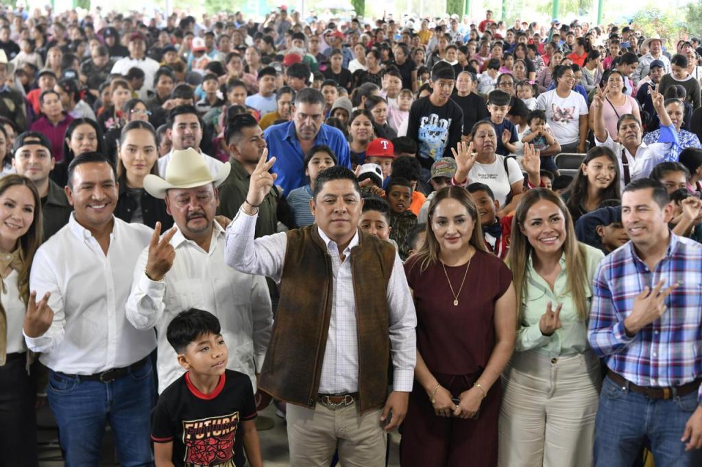 EL GOBERNADOR RICARDO GALLARDO LLEVA NUEVA UNIDAD DEPORTIVA, ALUMBRADO LED, APOYOS ESCOLARES Y GANADEROS A&nbsp;AHUALULCO