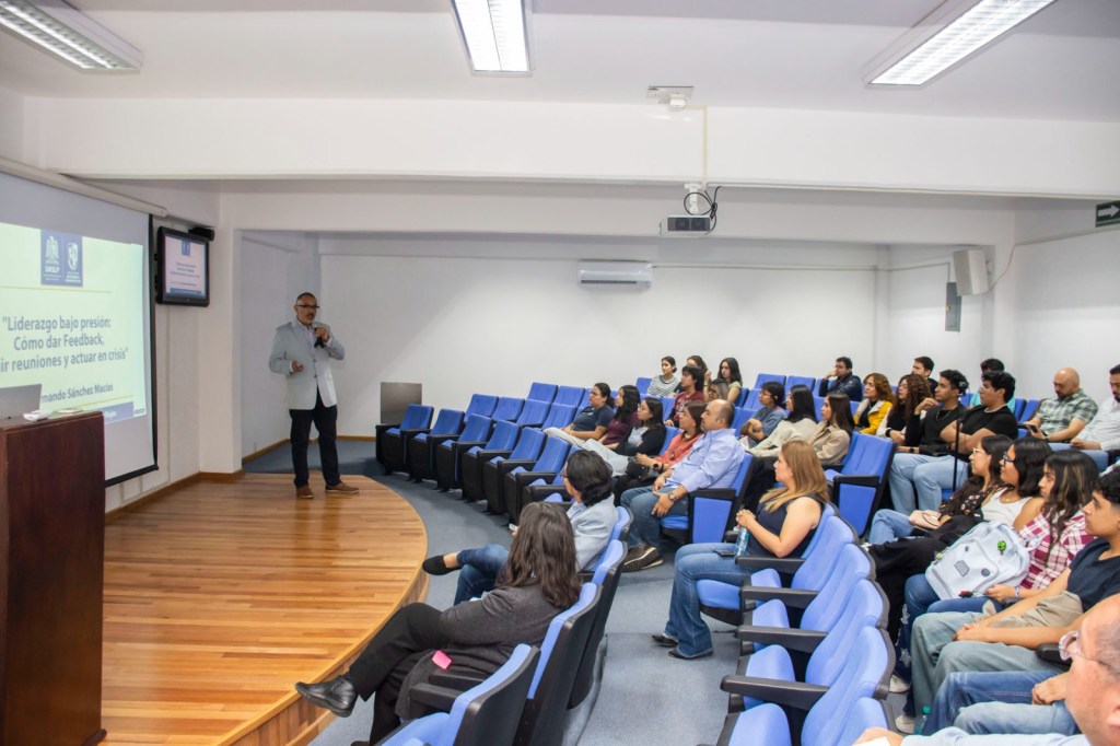 Liderazgo y comunicación, herramientas para enfrentar crisis en las organizaciones, afirma experto de la&nbsp;UASLP
