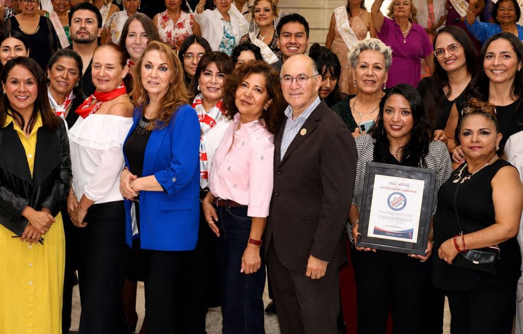 DIF Municipal felicita y reconoce a personas adultas mayores en el Día del Abuelo