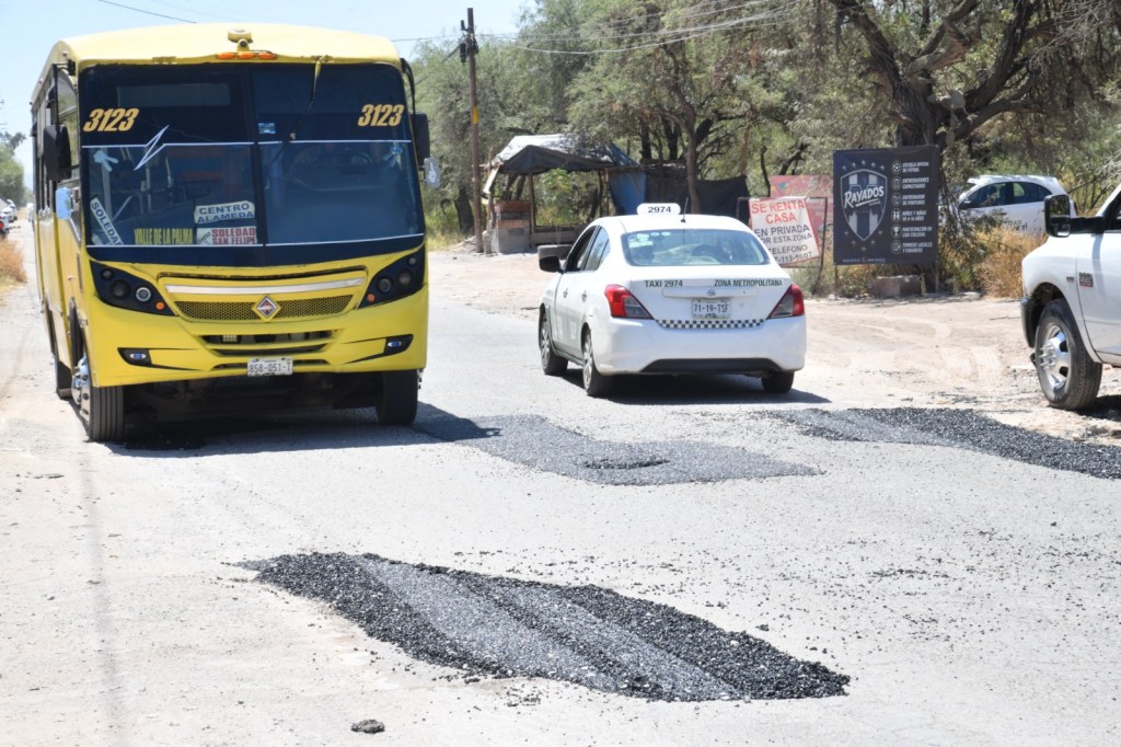 GOBIERNO DE SOLEDAD APLICA BACHEO PERMANENTE Y MEJORA LA INFRAESTRUCTURA&nbsp;VIAL