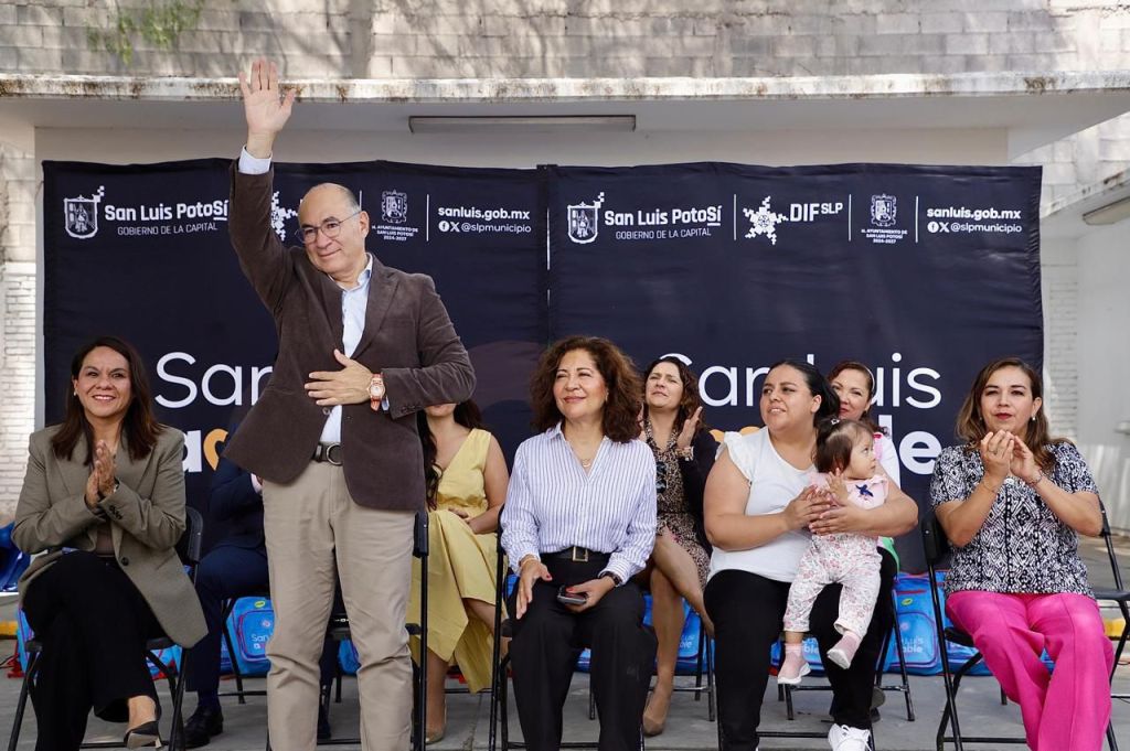 Estela Arriaga y Enrique Galindo arrancan nuevo ciclo escolar en centros educativos
