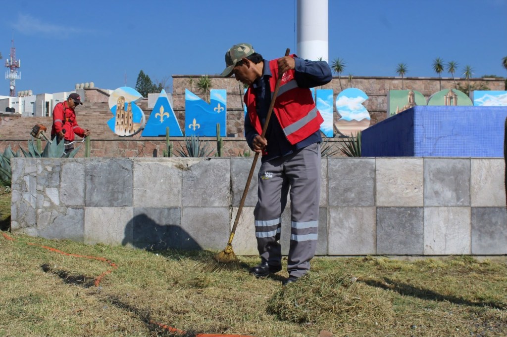 Gobierno de la Capital mantiene en óptimas condiciones la explanada del Asta&nbsp;Bandera
